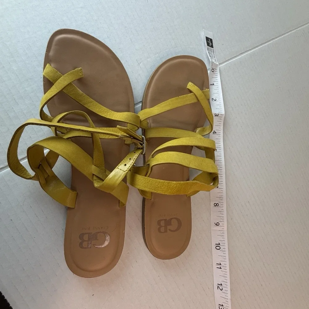 Gianni Bini Women's Flat Yellow Leather Strapy Sandals 8.5M Beach Vacation‎